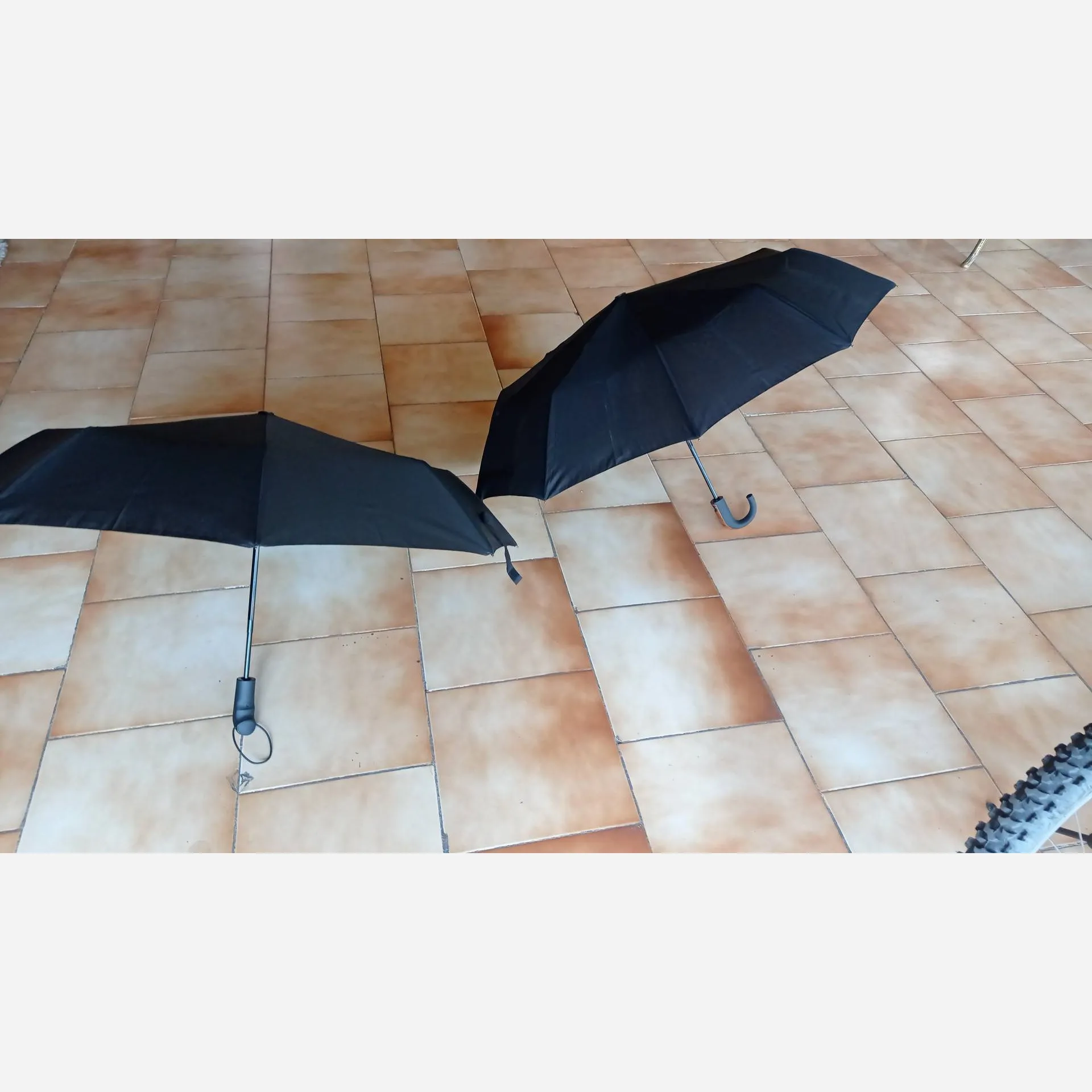 چتر تاشو اتوماتیک عصایی هشت فنره آب گریز با کاور مردانه و زنانه
