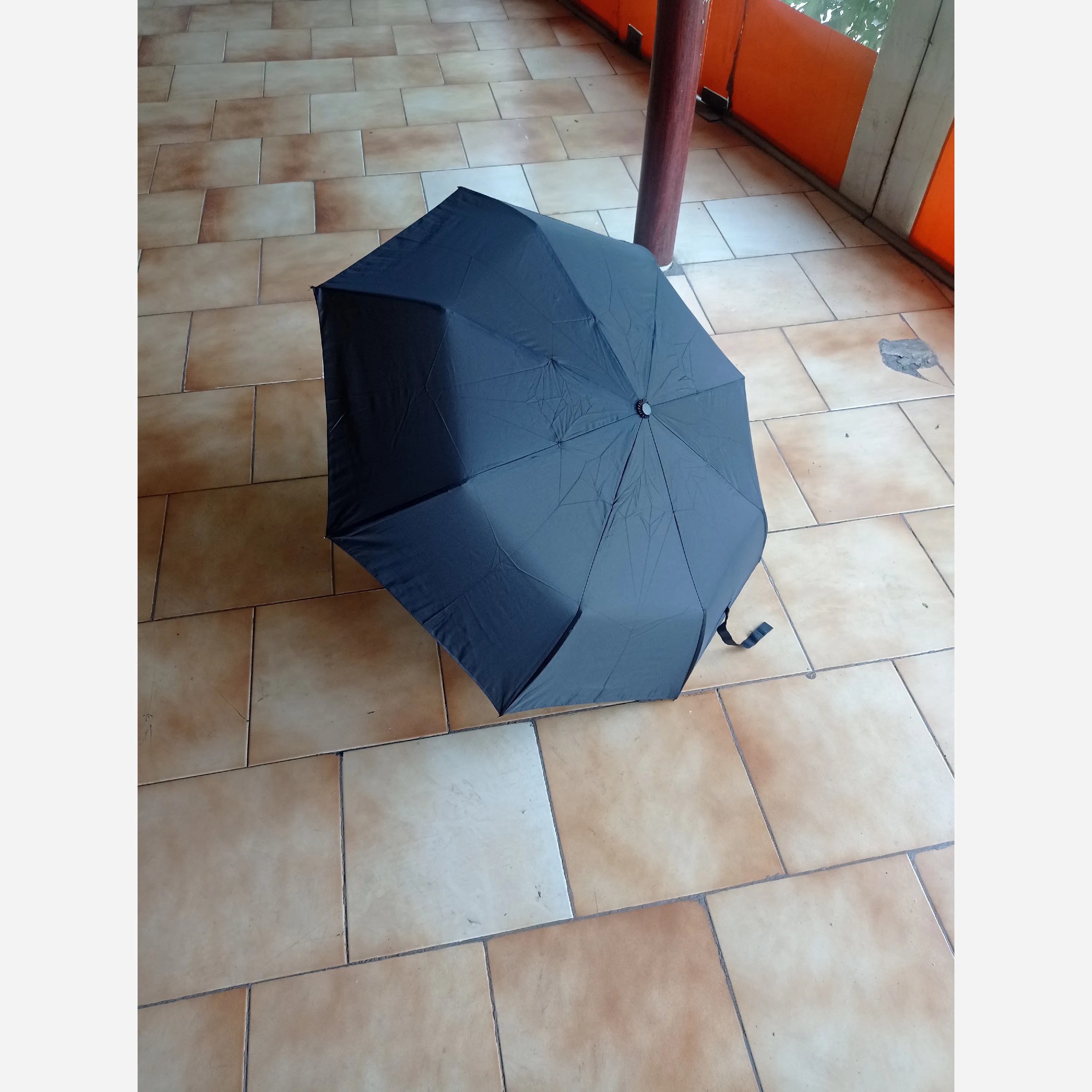 چتر تاشو اتوماتیک عصایی هشت فنره آب گریز با کاور مردانه و زنانه