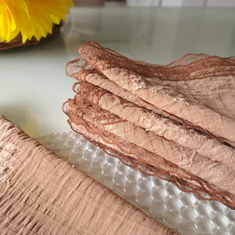 مینی اسکارف سه گوش نخی طرح کاج ابعاد 120 در 80 رنگ نسکافه ای مشکی طوسی سفید