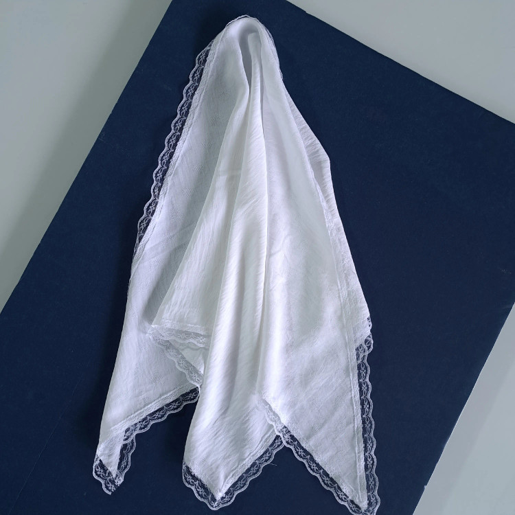 مینی اسکارف سه گوش نخی طرح کاج ابعاد 120 در 80 رنگ نسکافه ای مشکی طوسی سفید