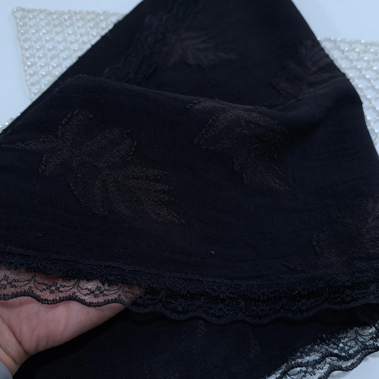 مینی اسکارف سه گوش نخی طرح کاج ابعاد 120 در 80 رنگ نسکافه ای مشکی طوسی سفید