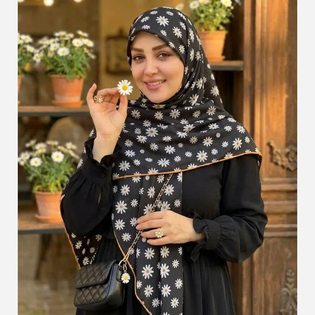 روسری طرح بابونه طوسی نخ کاستوم قواره بزرگ 140 سانتیمتر
